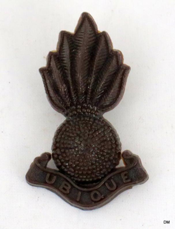 WW2 British army economy pattern cap badge - Royal Artillery