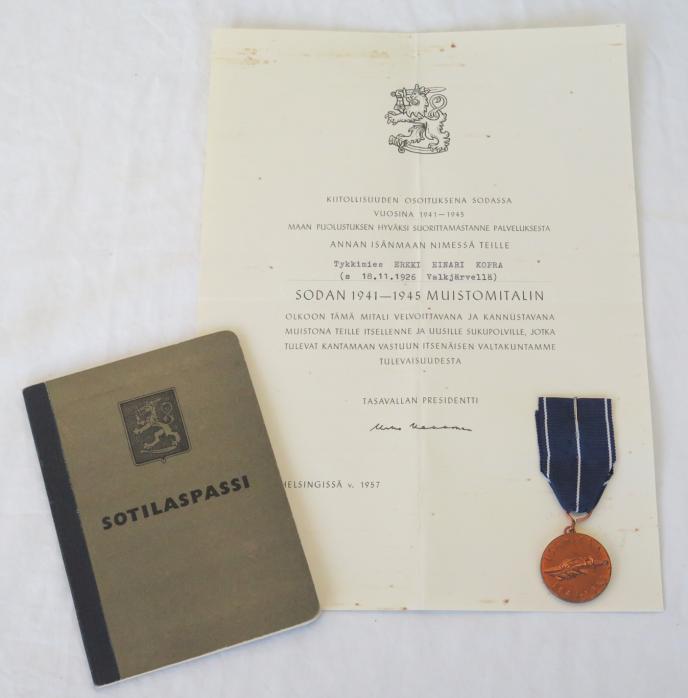 Post-war Finnish Military passport and award - Coastal/field artillery 1944
