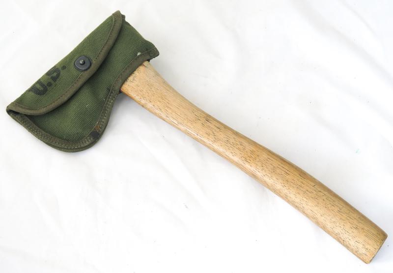 WW2 US army M1910 field axe with carrier - 1945