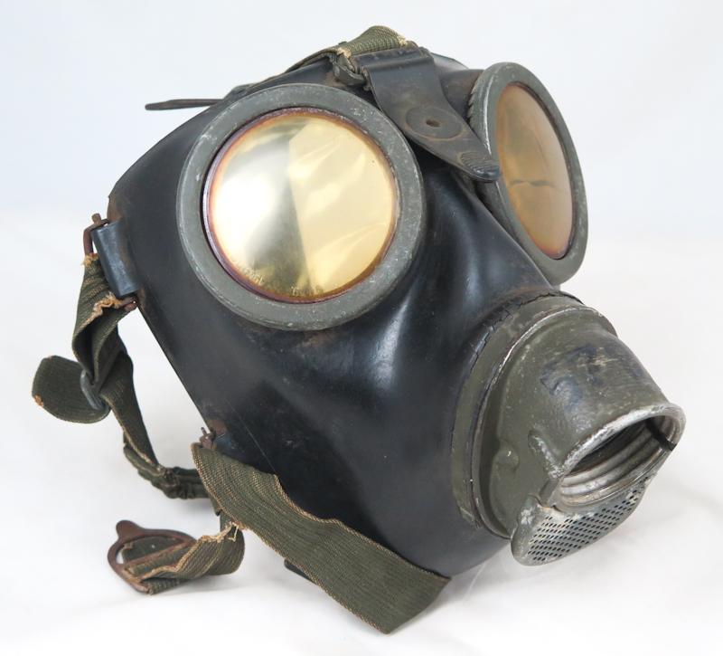 WW2 German Wehrmacht/Waffen-SS GM38 gas mask and maskenspanner