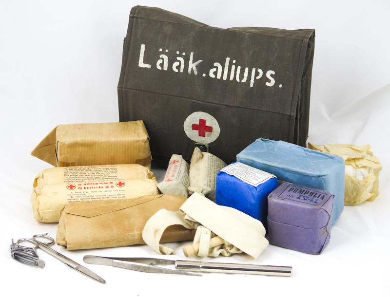 WW2 Finnish army M/43 NCO medics pouch