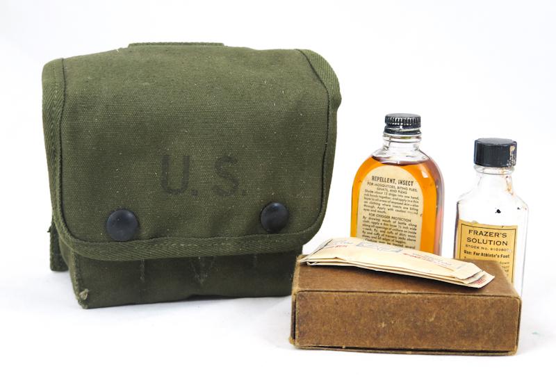 WW2 US army M2 jungle 1st aid kit - Avery 1945