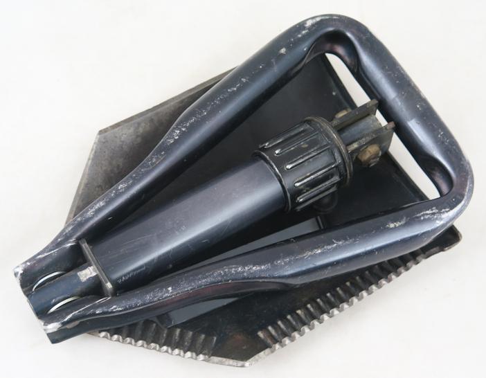 US Vietnam period M1967 tri-fold entrenching tool with carrier - 1969