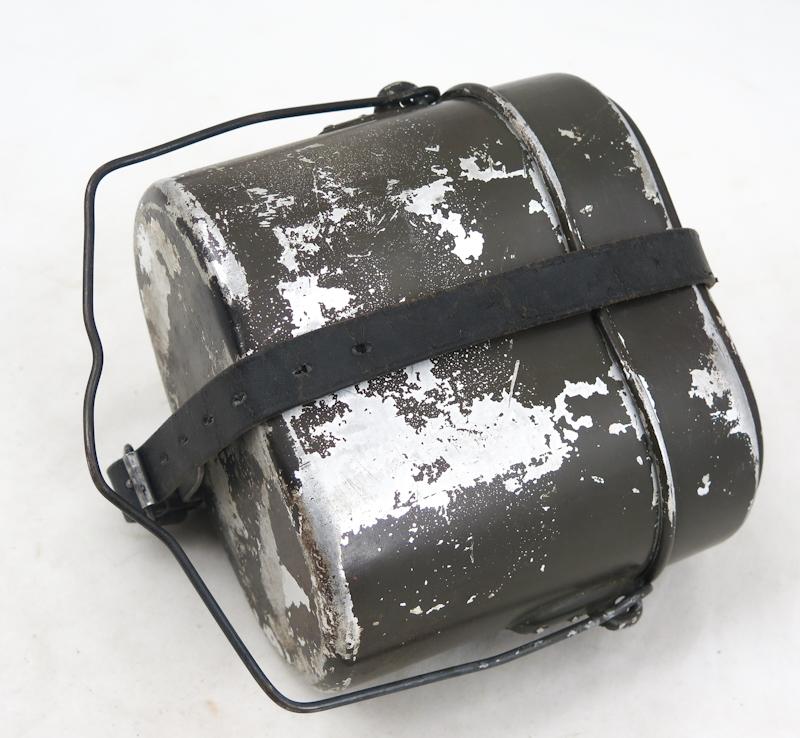 WW2 German Wehrmacht/Waffen-SS M31 mess kit with strap - early war