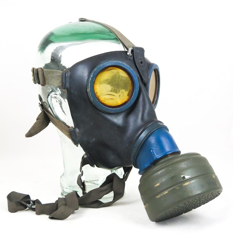 WW2 German Wehrmacht/Waffen-SS gas mask GM38 set