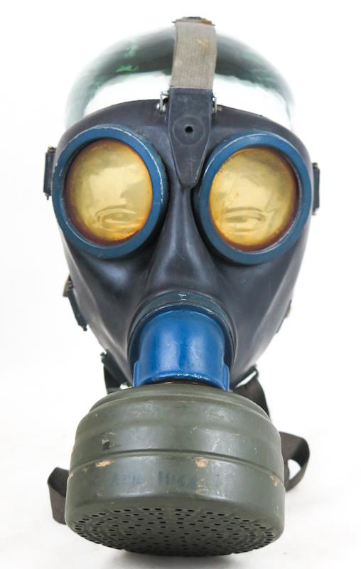 WW2 German Wehrmacht/Waffen-SS gas mask GM38 set