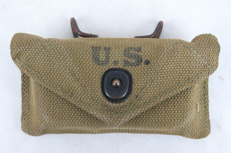 WW2 US army M1924 1st aid pouch and packet - 1940