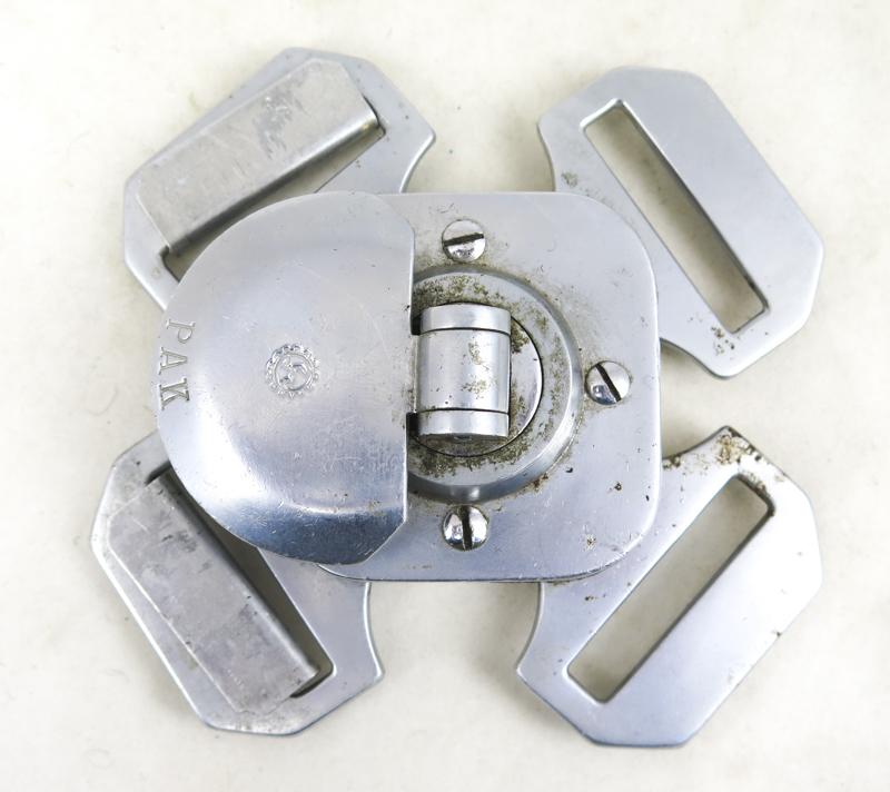 WW2 Finnish PAK parachute quick release lock