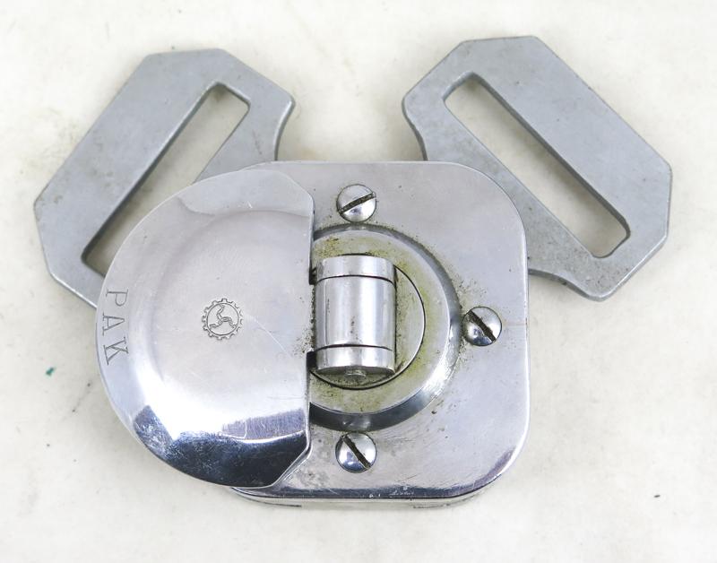 WW2 Finnish PAK parachute quick release lock