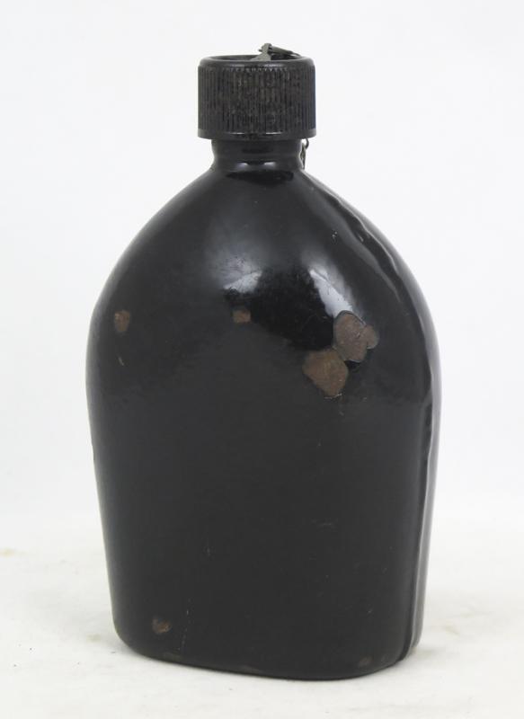 WW2 US army M1910 canteen - black enamel 1942