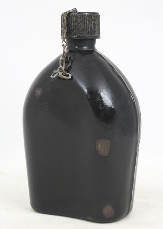 WW2 US army M1910 canteen - black enamel 1942