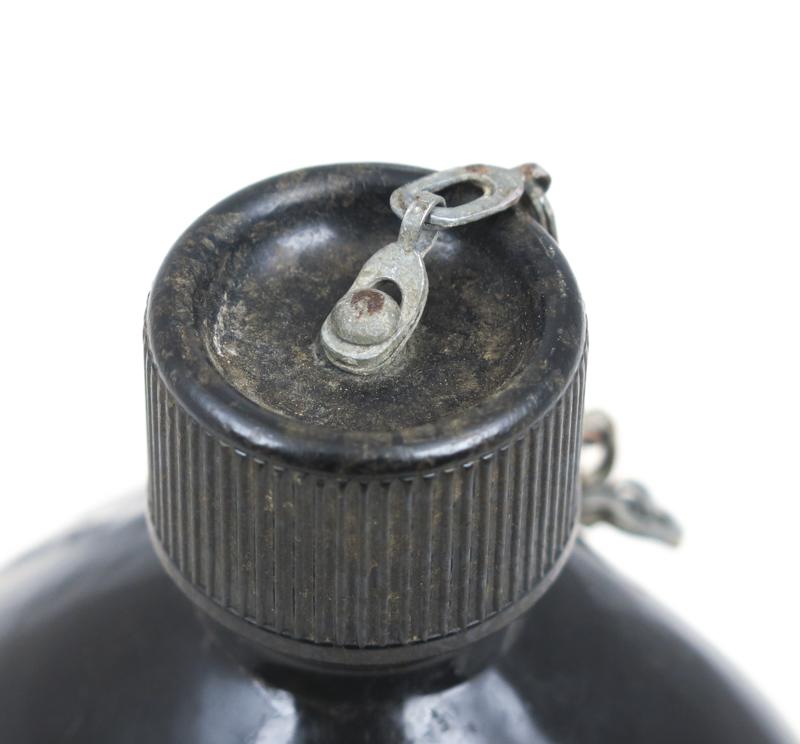 WW2 US army M1910 canteen - black enamel 1942