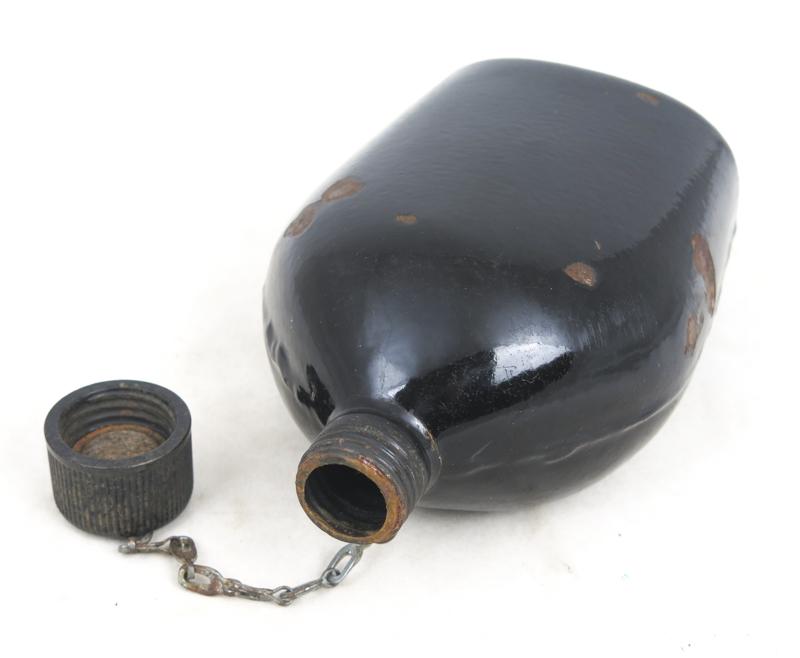 WW2 US army M1910 canteen - black enamel 1942